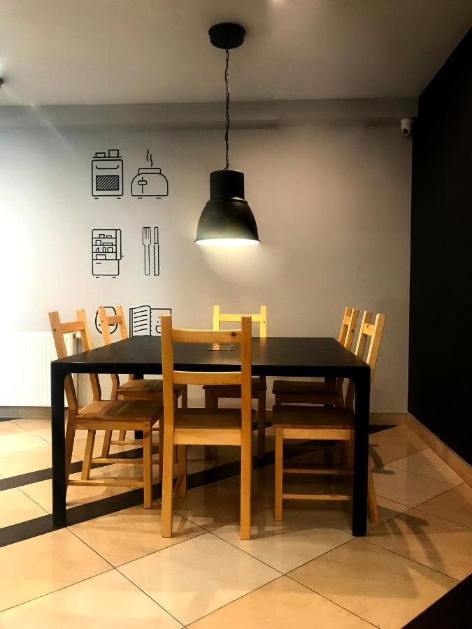 Wygodne Pokoje H16 Ostello Chorzów Esterno foto